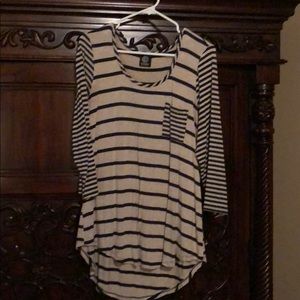 Women’s stripped 3/4 sleeve. Worn once. Very soft